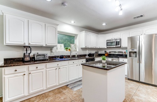 North San Antonio - SAT Casa | Spacious 5BR Retreat w/ Pool, Hot Tub, Game Room & Pool Table - Sleeps 14
