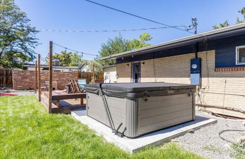 Arvada Plaza Area Casa | Spacious 5br Retreat W Hot Tub & Bbq