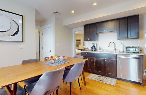 North Cambridge Apartamento | Gran 4/5 dormitorios, 2 baños cerca de Harvard, MIT, Tufts, cerca de la línea roja, C / A