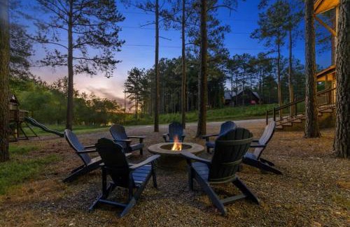 Hochatown Casa | Spacious 5BR with Pond - Hot Tub - Games - Sleeps 19