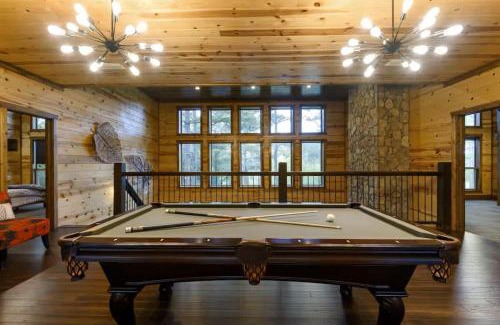 Hochatown Casa | Spacious 5BR with Pond - Hot Tub - Games - Sleeps 19
