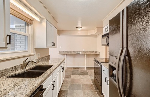 Scenic Heights Casa | Spacious 6 BD 3 BT 2 KT Retreat | Old Town Arvada