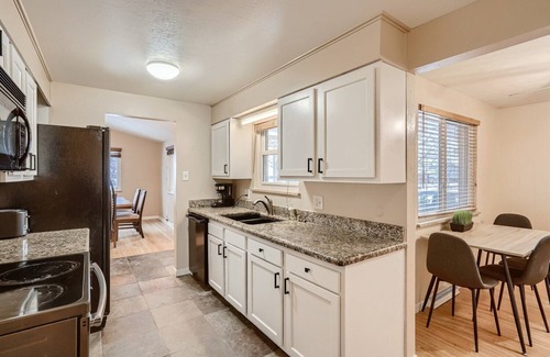 Scenic Heights Casa | Spacious 6 BD 3 BT 2 KT Retreat | Old Town Arvada