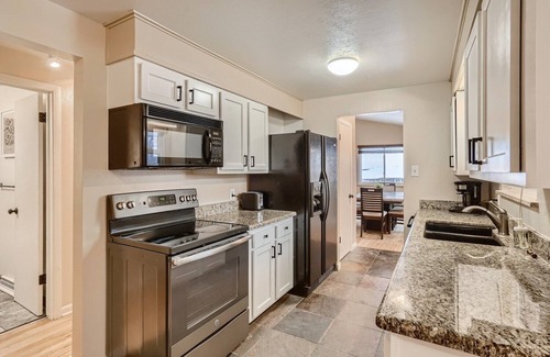 Scenic Heights Casa | Spacious 6 BD 3 BT 2 KT Retreat | Old Town Arvada