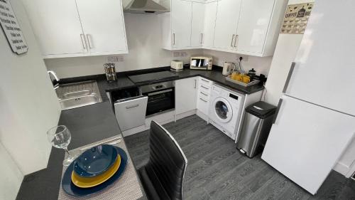 Seisdon Casa | Spacious 6 Bed Home Near City & Albion Stadium Perfect for Contractors!
