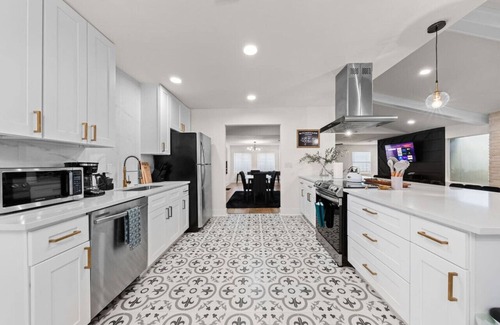 North San Antonio - SAT Casa | Spacious 6 Bed House| Airport | Pet-Friendly | AFB