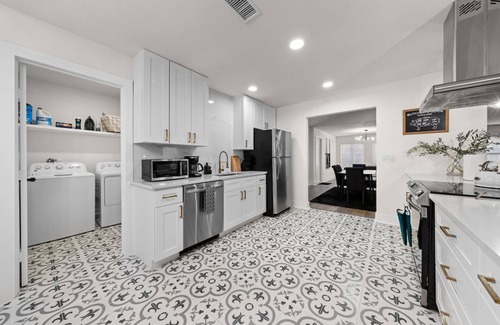 North San Antonio - SAT Casa | Spacious 6 Bed House Airport Pet Friendly AFB
