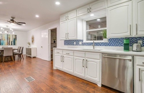 Grand Prairie Casa | Spacious 6-bedroom house in delightful Grand Prairie with Pool