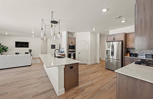 Choctaw Casa | Spacious 6-bedroom house on 40 acres in charming Oklahoma City