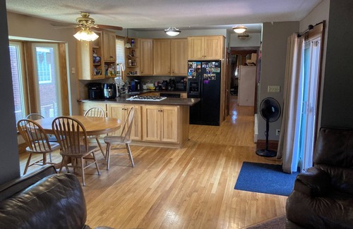 Merriam Park Casa | Spacious 6-bedroom 3 bath house Saint Paul - sleeps 18!