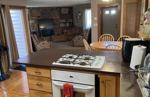 Merriam Park Casa | Spacious 6-bedroom 3 bath house Saint Paul - sleeps 18!