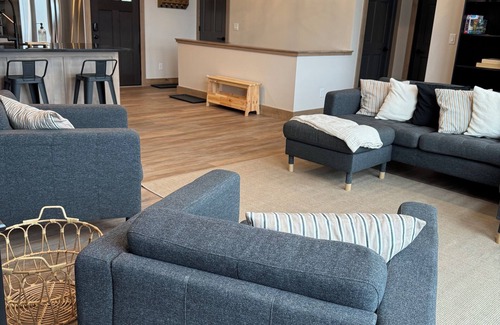 New Lisbon Casa | Spacious 6-bedroom home on Sunset Lake in New Lisbon, Wisconsin.