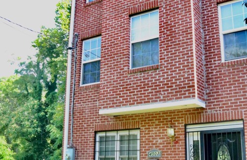 Lower Central NE Casa | Spacious 6-bedroom house with AC, WiFi in awesome Washington