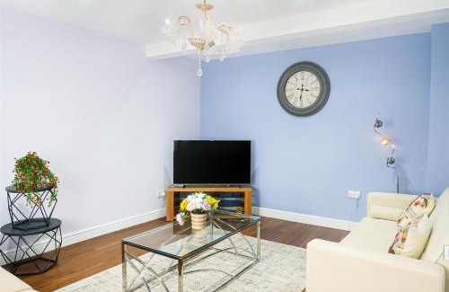 Brampton Casa | Spacious 6 Bedroom House in Bexleyheath