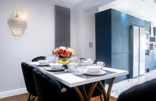 Brampton Casa | Spacious 6 Bedroom House in Bexleyheath