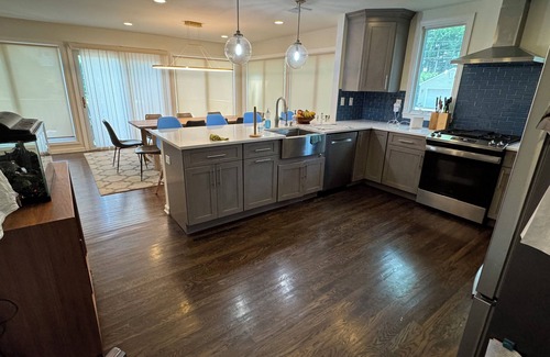 Princeton Casa | Spacious 6-bedroom house with WiFi and AC in charming Princeton