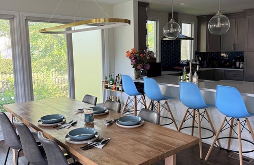 Princeton Casa | Spacious 6-bedroom house with WiFi and AC in charming Princeton