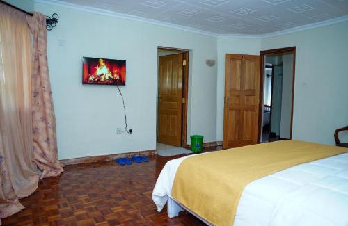 Ongata Rongai Cama Y Desayuno | Spacious 6-Bedroom Home near Maasai Lodge