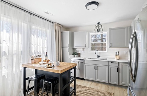 Brevard Casa | Spacious 6-bedroom house in beautiful Downtown Brevard