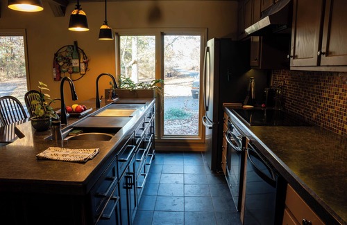 Jenkins Casa | Spacious 6-bedroom house on 25 acres in the Ozarks w/ hot tub and private trail!