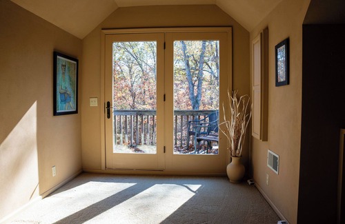 Jenkins Casa | Spacious 6-bedroom house on 25 acres in the Ozarks w/ hot tub and private trail!