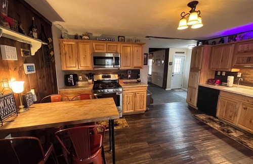 Canandaigua Casa | Spacious 6-bedroom house in awesome Canandaigua with WiFi, AC