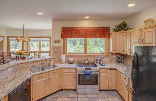 Keystone Casa | Spacious 6 Bedroom with hot tub on Keystone Ranch Golf Course