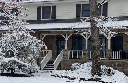 Saint Andrews Casa | Spacious 6-BR, On-Campus Home in Sewanee w/ Lovely Porch, Outdoor Fireplace & TV