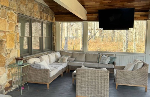 Saint Andrews Casa | Spacious 6-BR, On-Campus Home in Sewanee w/ Lovely Porch, Outdoor Fireplace & TV