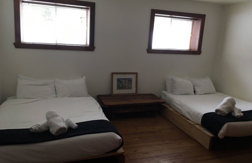 Lac Superieur Village Cabina | Amplio chalet para 6 personas con chimenea interior, bañera de hidromasaje privada y sauna