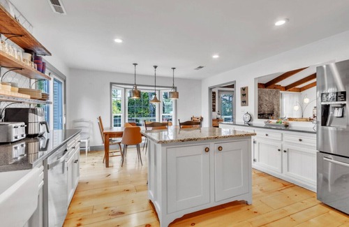 Greenville - Spartanburg Casa | Spacious 6BR/10Bed~Pet & Family Friendly + HOT TUB