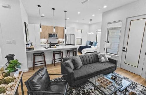 OST - South Union Casa | Spacious 6Br Combo sleeps 21 TMC Gym Balcony