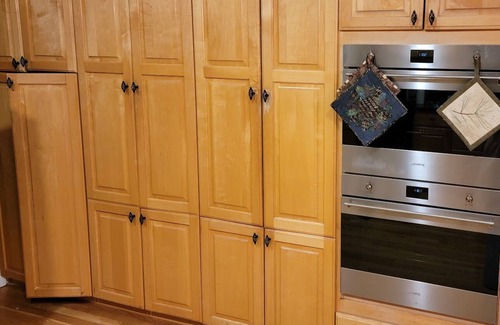 Oregon City Casa | Spacious 6BR Home with Bonus Rooms, Office Space, Gym, and Sport Court