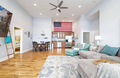 Henrico Casa | Spacious 6BR house w/ dock, kayaks, fire pit, and close to amenities. Sleeps 16.