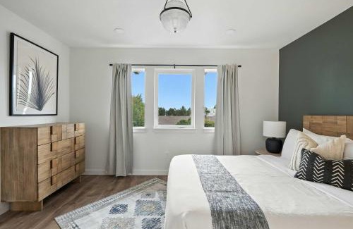 Kerns Casa | Spacious 6BR - New Spanish Home in Best Kerns Spot