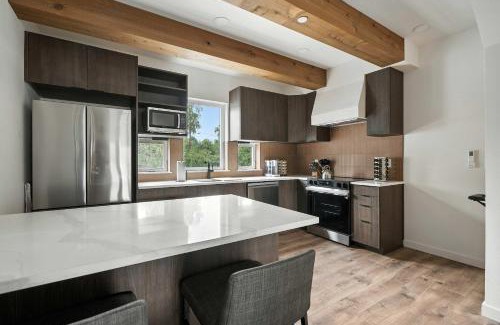 Kerns Casa | Spacious 6BR - New Spanish Home in Best Kerns Spot