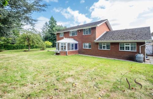 Sutton Coldfield Casa | Spacious 6BR Villa in 32 Le More Birmingham with 7 Beds and Free Onsite Parking