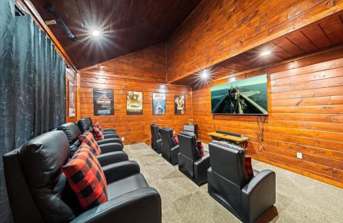 Cosby Casa | Spacious 6BR w Pool Theater & Hot Tub