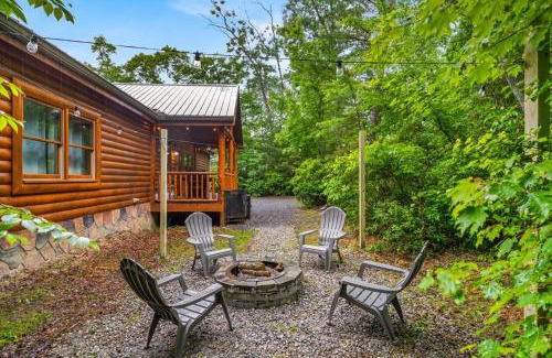 Cosby Casa | Spacious 6BR w Pool Theater & Hot Tub