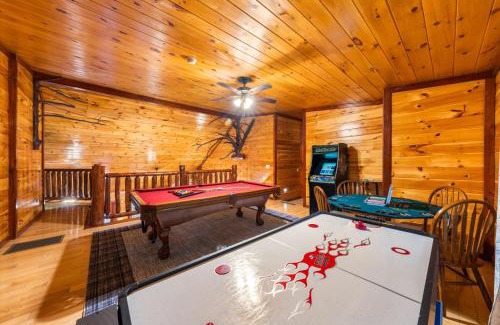 Cosby Casa | Spacious 6BR w Pool Theater & Hot Tub