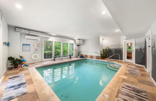 Cosby Casa | Spacious 6BR w Pool Theater & Hot Tub