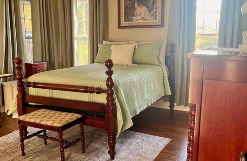 New Haven Otro | Spacious 7-bedroom Farmhouse in New Haven - On Bourbon Trail!