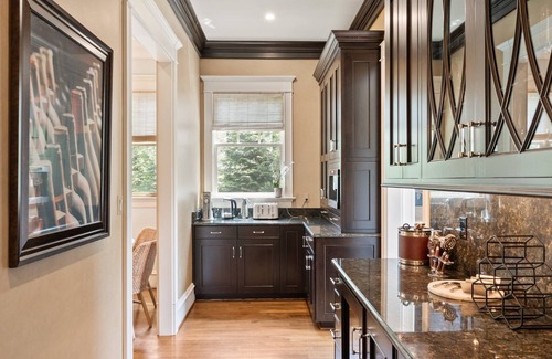 Jefferson Manor Casa | Spacious 7-bedroom house with water views, AC, Heat, WiFi in charming Alexandria
