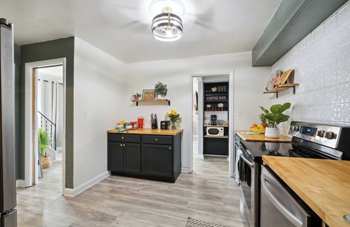 Plymouth Casa | Spacious 7-bedroom house with WiFi and MASSIVE backyard in marvelous Plymouth