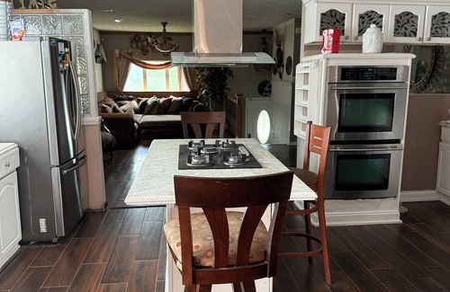 Omaha Casa | Spacious 7 bedroom house with WiFi, fitness room in brilliant Omaha.