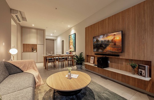 Phuong 1 Apartamento | Spacious 7-bedroom Apartment in Dist 1, Central Location, Pool & Gym, Zenity