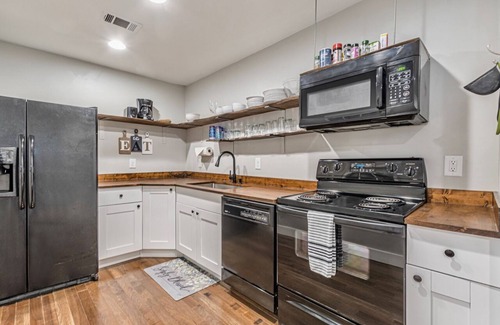 West End Casa | Spacious 7-BR for 16 people w/driveway