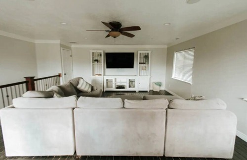 Lakeview Casa | Spacious 7-BR Oasis with Private Indoor Pool & Hot Tub
