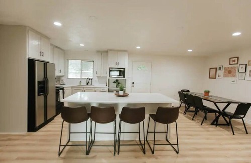 Lakeview Casa | Spacious 7-BR Oasis with Private Indoor Pool & Hot Tub