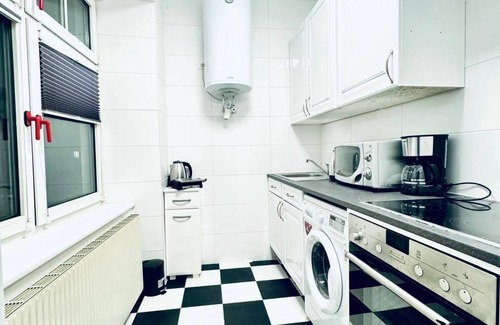 Meidling Apartamento | Spacious 7BR Apartment Prime Location